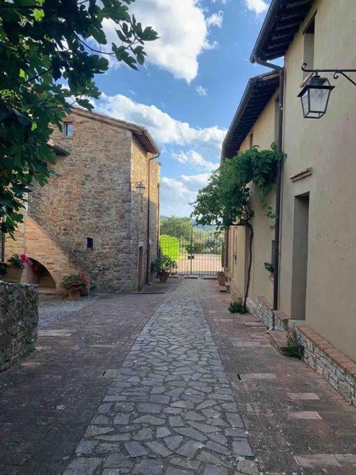 Medieval Tower In Umbria With Swimming Pool Montelagello Kültér fotó