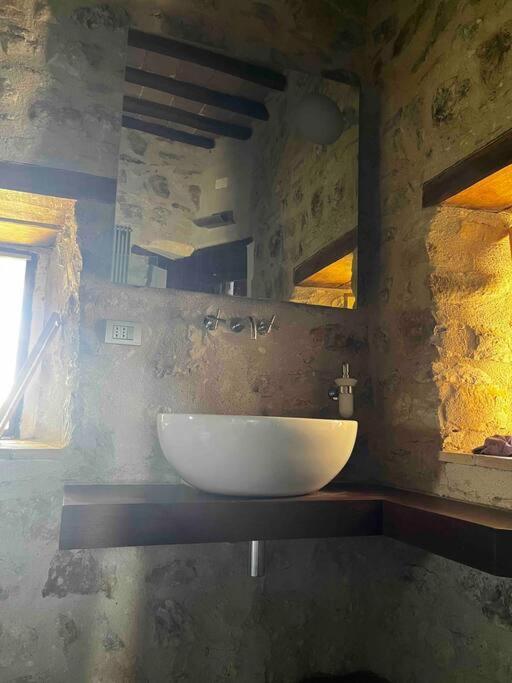 Medieval Tower In Umbria With Swimming Pool Montelagello Kültér fotó